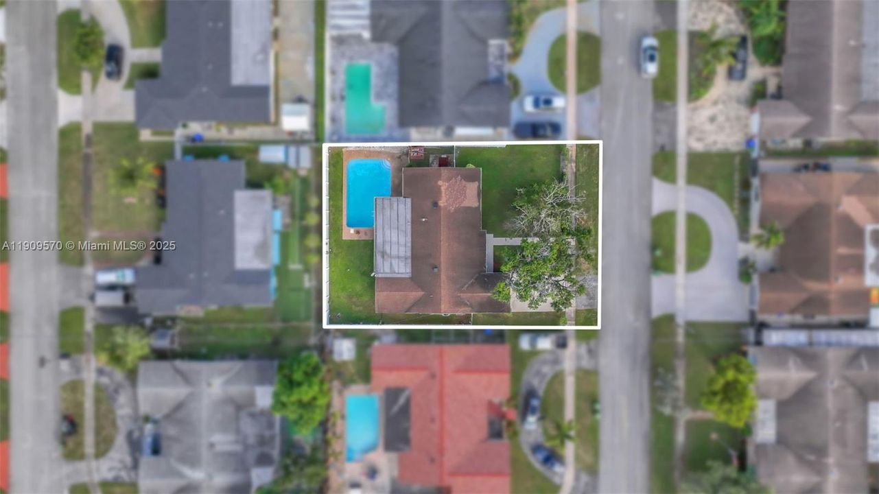 Activo con contrato: $600,000 (4 camas, 2 baños, 2029 Pies cuadrados)