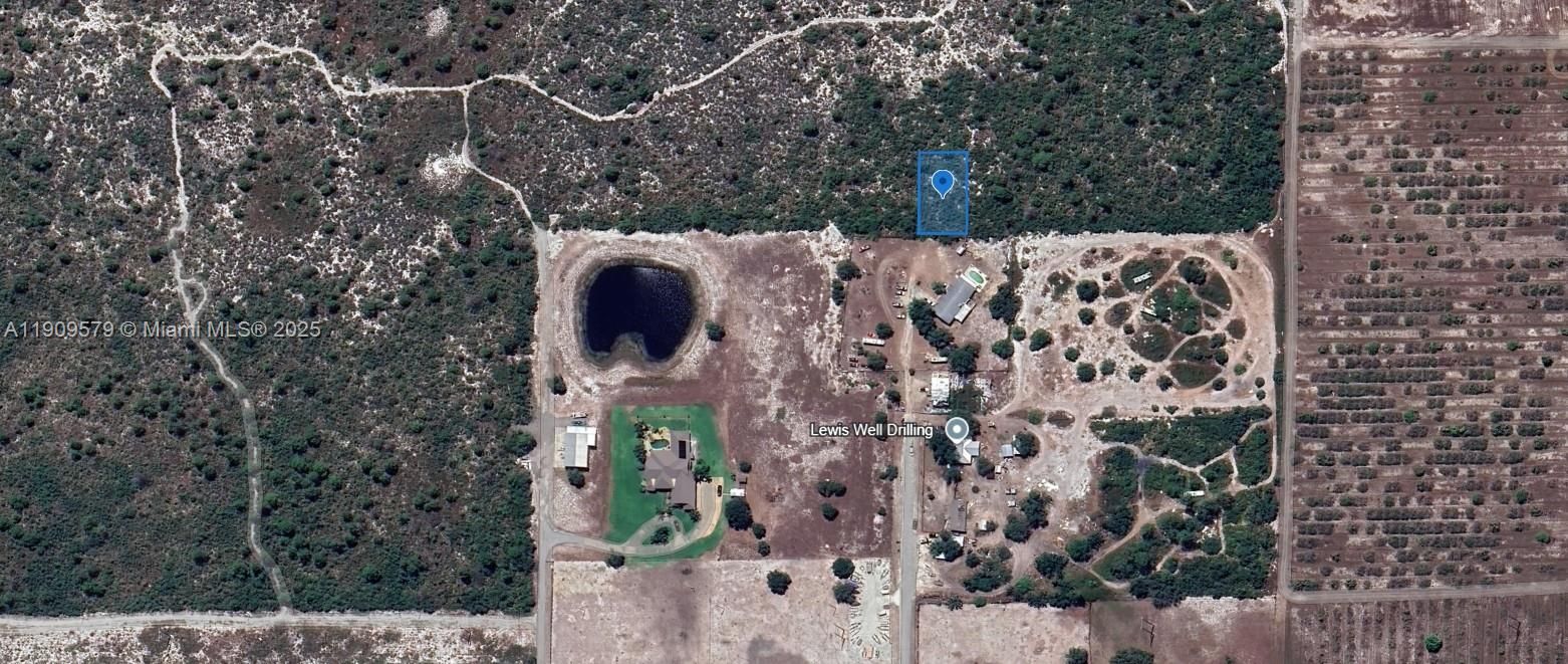 待售: $6,900 (0.24 acres)