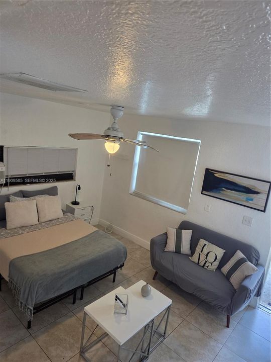 For Rent: $1,300 (5 beds, 4 baths, 3003 Square Feet)