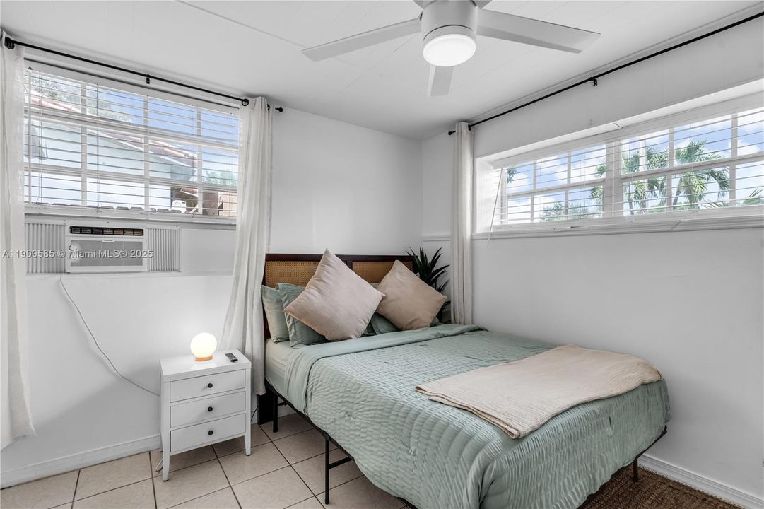 For Rent: $1,300 (5 beds, 4 baths, 3003 Square Feet)