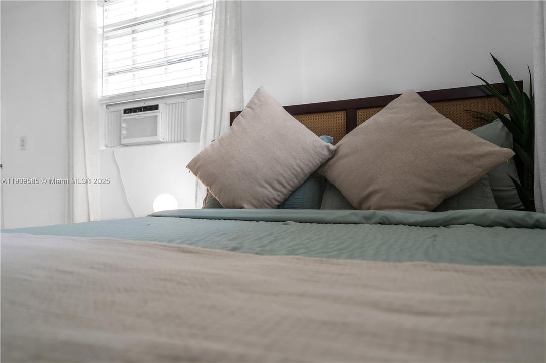 For Rent: $1,300 (5 beds, 4 baths, 3003 Square Feet)