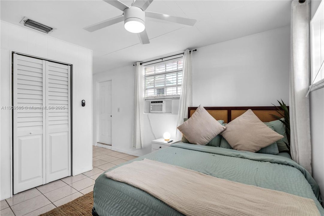 For Rent: $1,300 (5 beds, 4 baths, 3003 Square Feet)