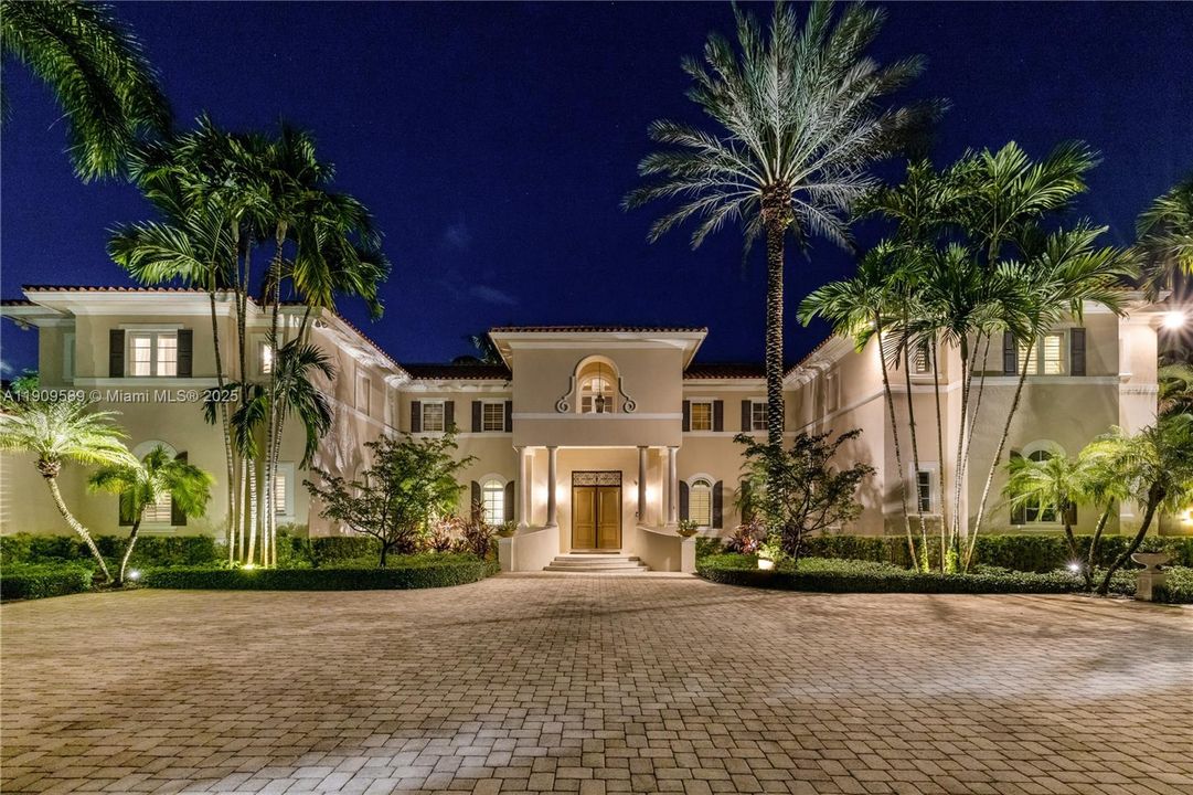 For Sale: $18,500,000 (9 beds, 8 baths, 9997 Square Feet)