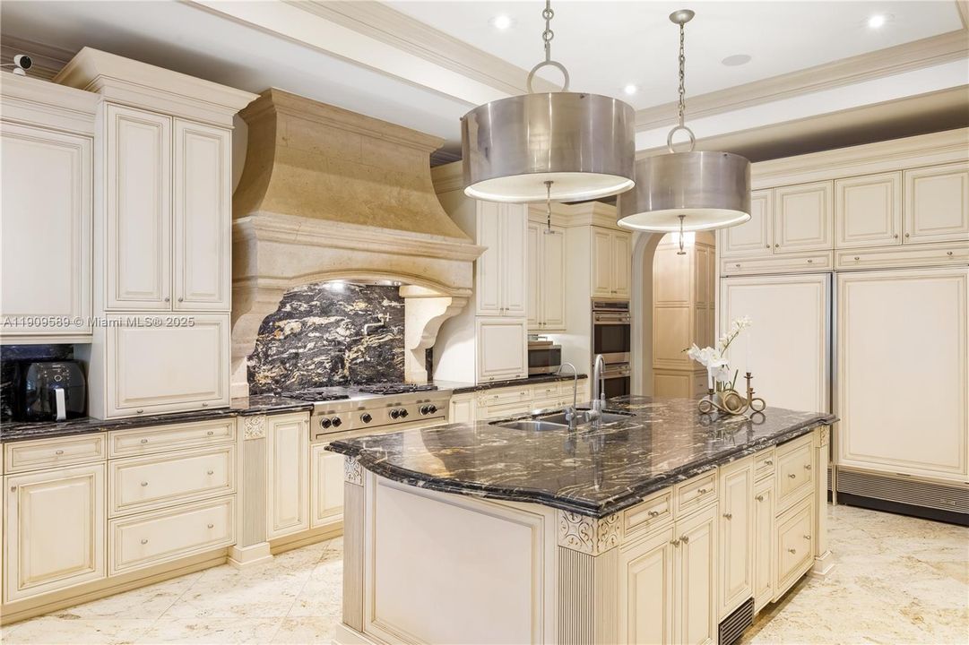 For Sale: $18,500,000 (9 beds, 8 baths, 9997 Square Feet)