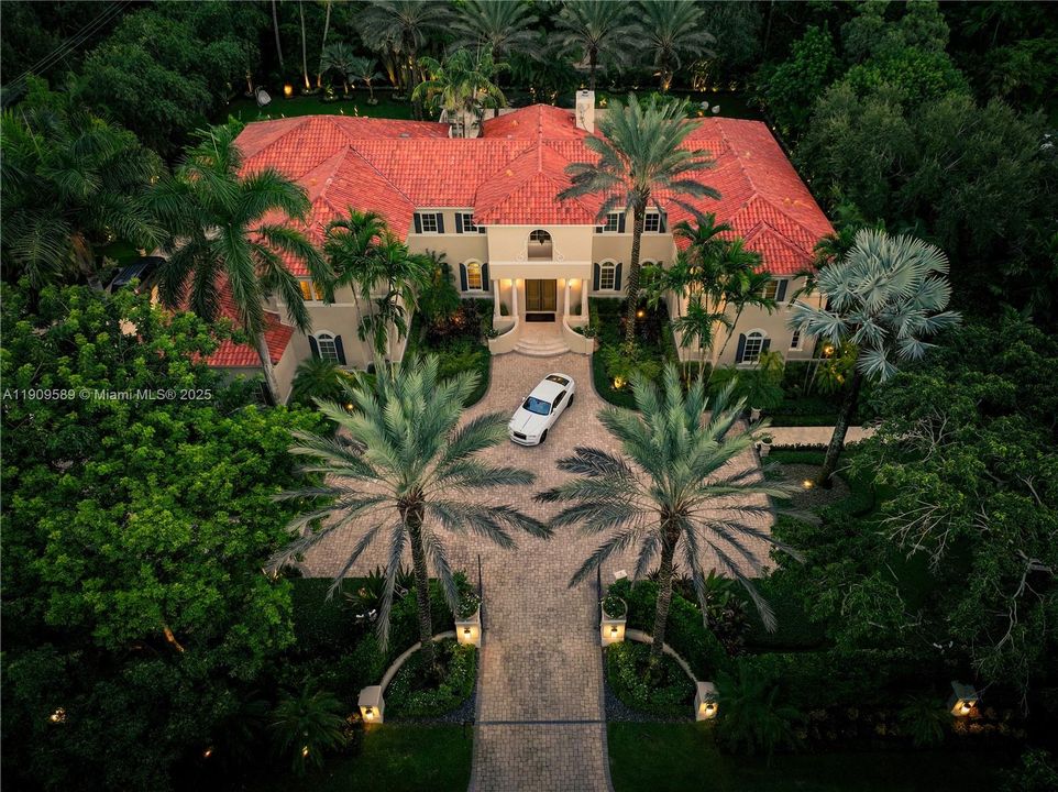 For Sale: $18,500,000 (9 beds, 8 baths, 9997 Square Feet)