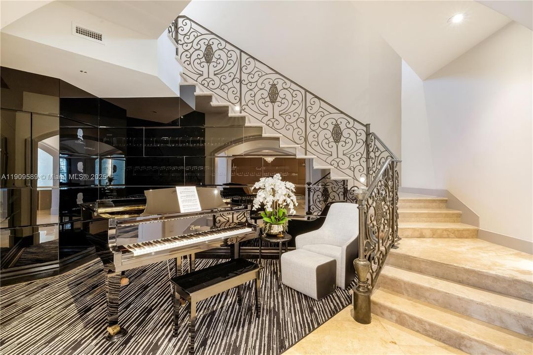 For Sale: $18,500,000 (9 beds, 8 baths, 9997 Square Feet)