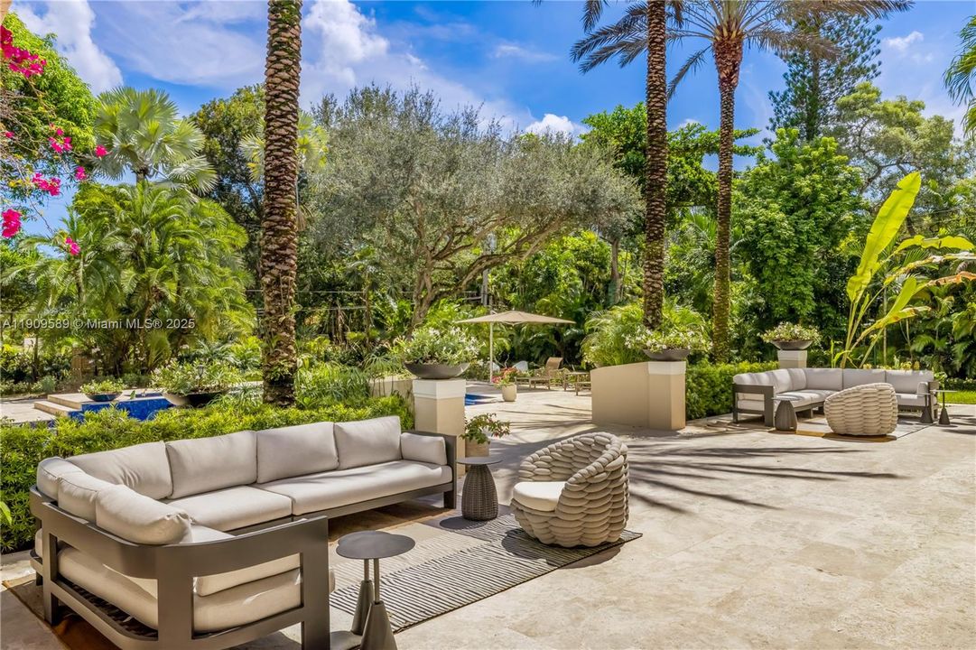 For Sale: $18,500,000 (9 beds, 8 baths, 9997 Square Feet)