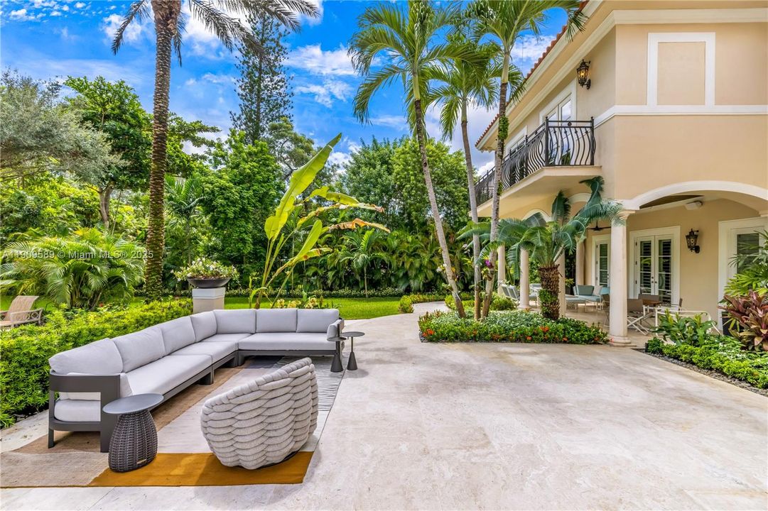 For Sale: $18,500,000 (9 beds, 8 baths, 9997 Square Feet)