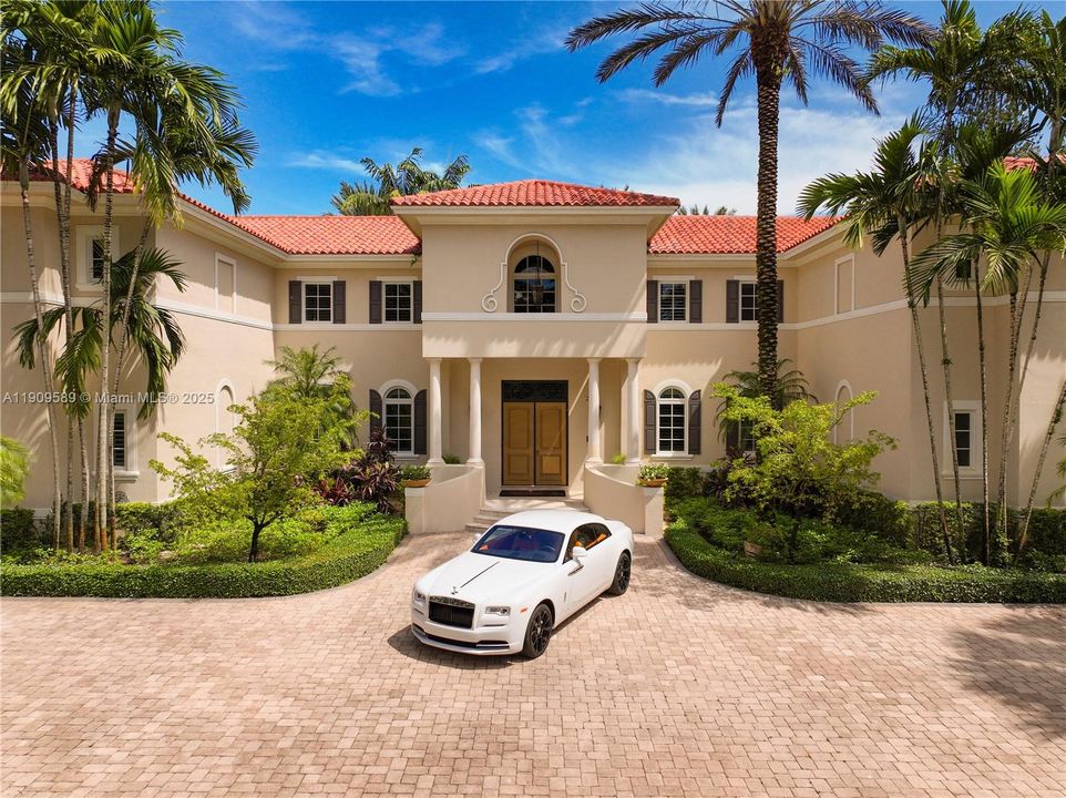 For Sale: $18,500,000 (9 beds, 8 baths, 9997 Square Feet)