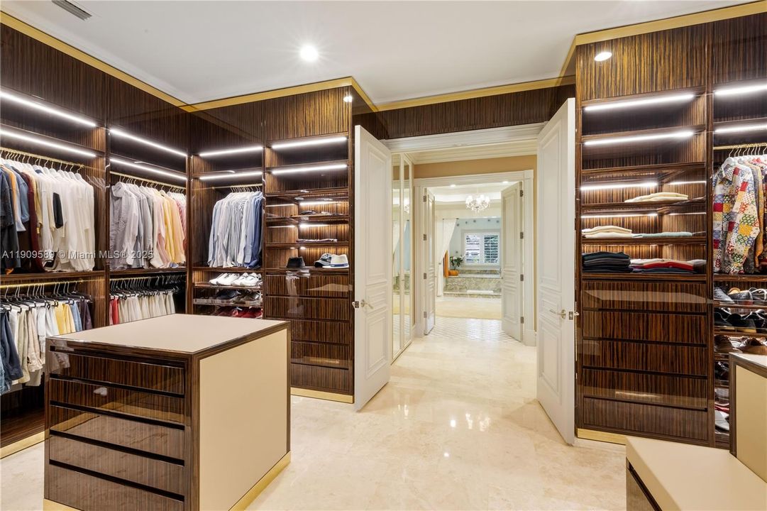 For Sale: $18,500,000 (9 beds, 8 baths, 9997 Square Feet)