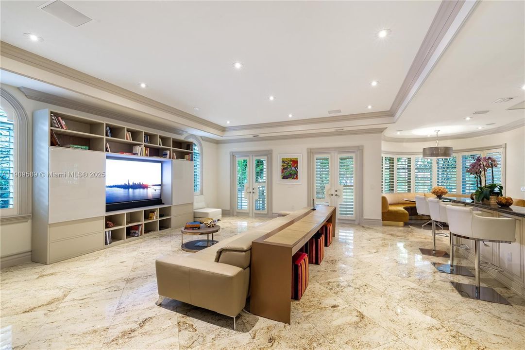 For Sale: $18,500,000 (9 beds, 8 baths, 9997 Square Feet)