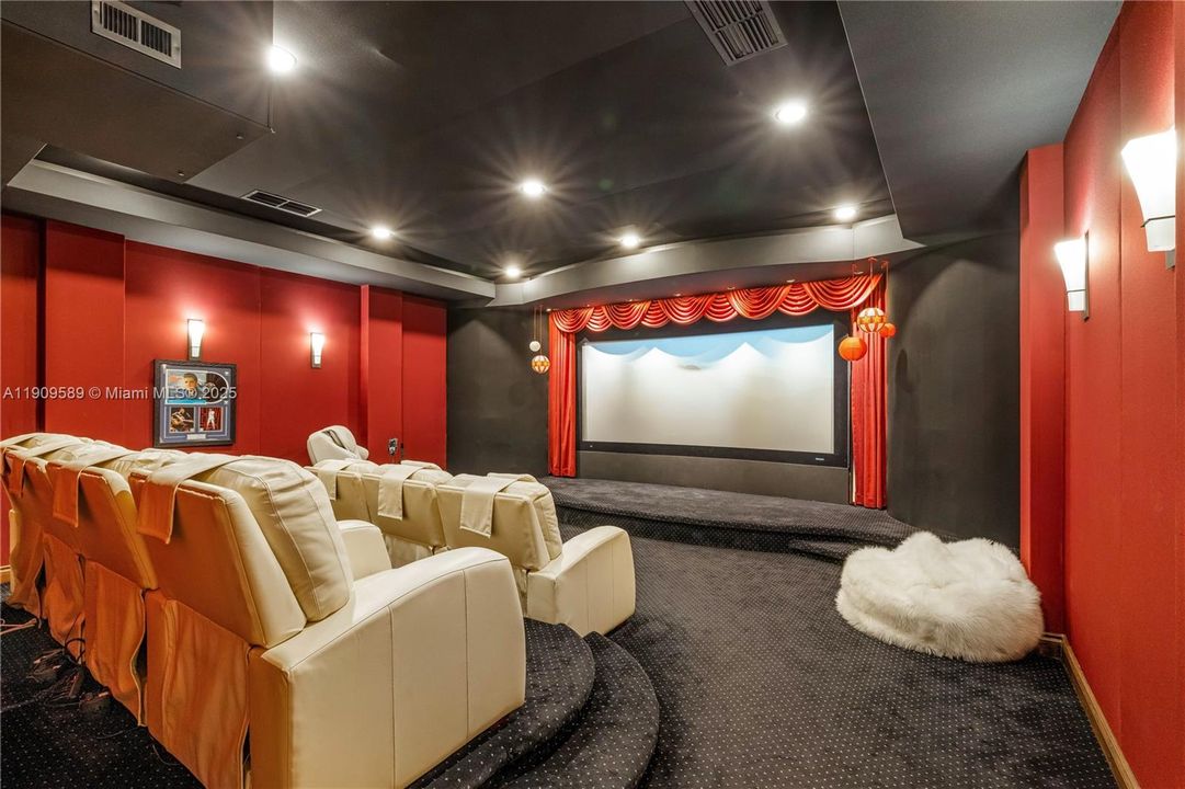 For Sale: $18,500,000 (9 beds, 8 baths, 9997 Square Feet)