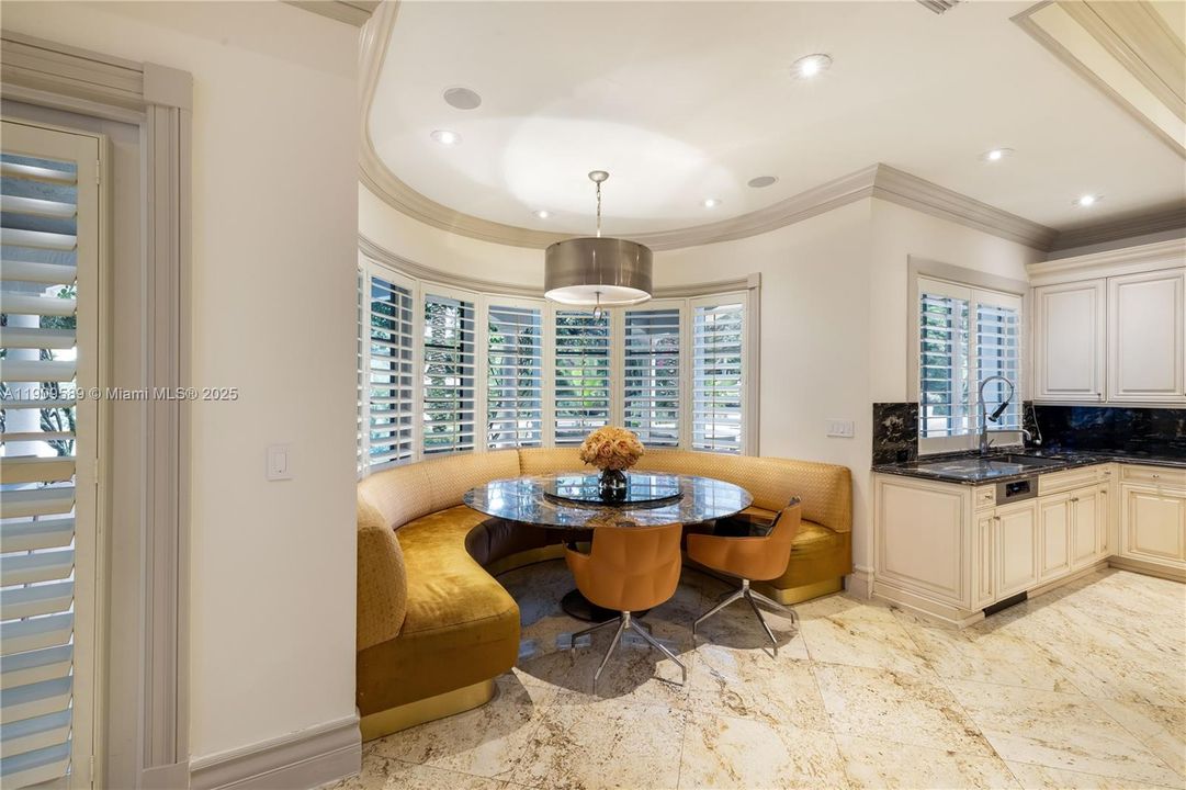 For Sale: $18,500,000 (9 beds, 8 baths, 9997 Square Feet)