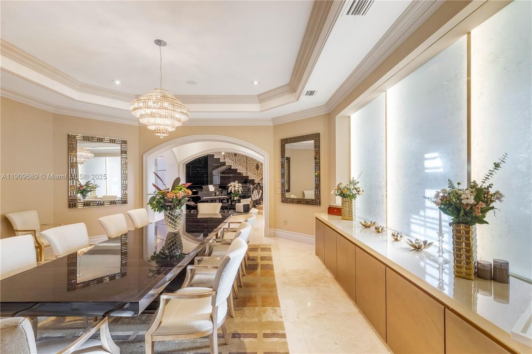 For Sale: $18,500,000 (9 beds, 8 baths, 9997 Square Feet)