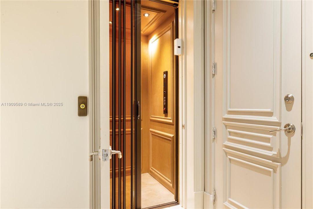 For Sale: $18,500,000 (9 beds, 8 baths, 9997 Square Feet)