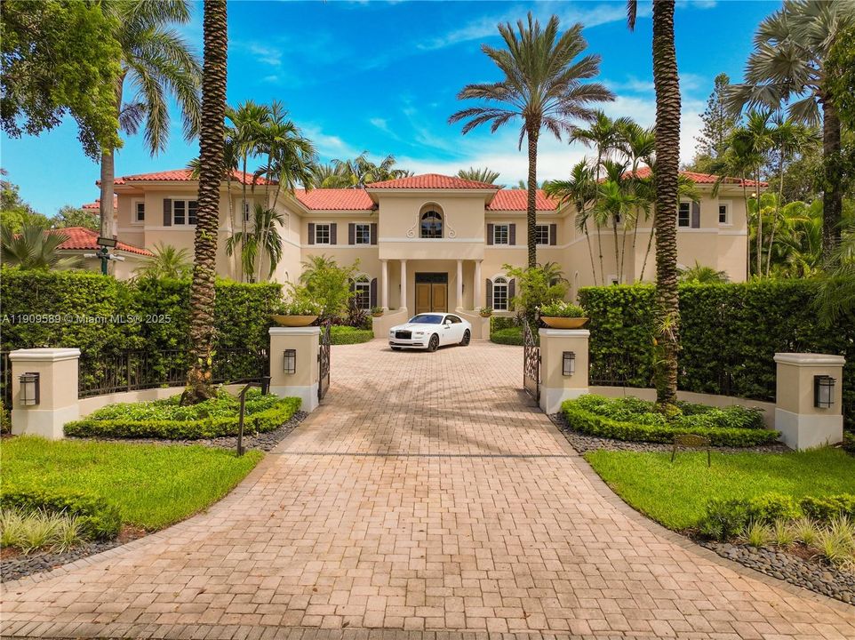 For Sale: $18,500,000 (9 beds, 8 baths, 9997 Square Feet)