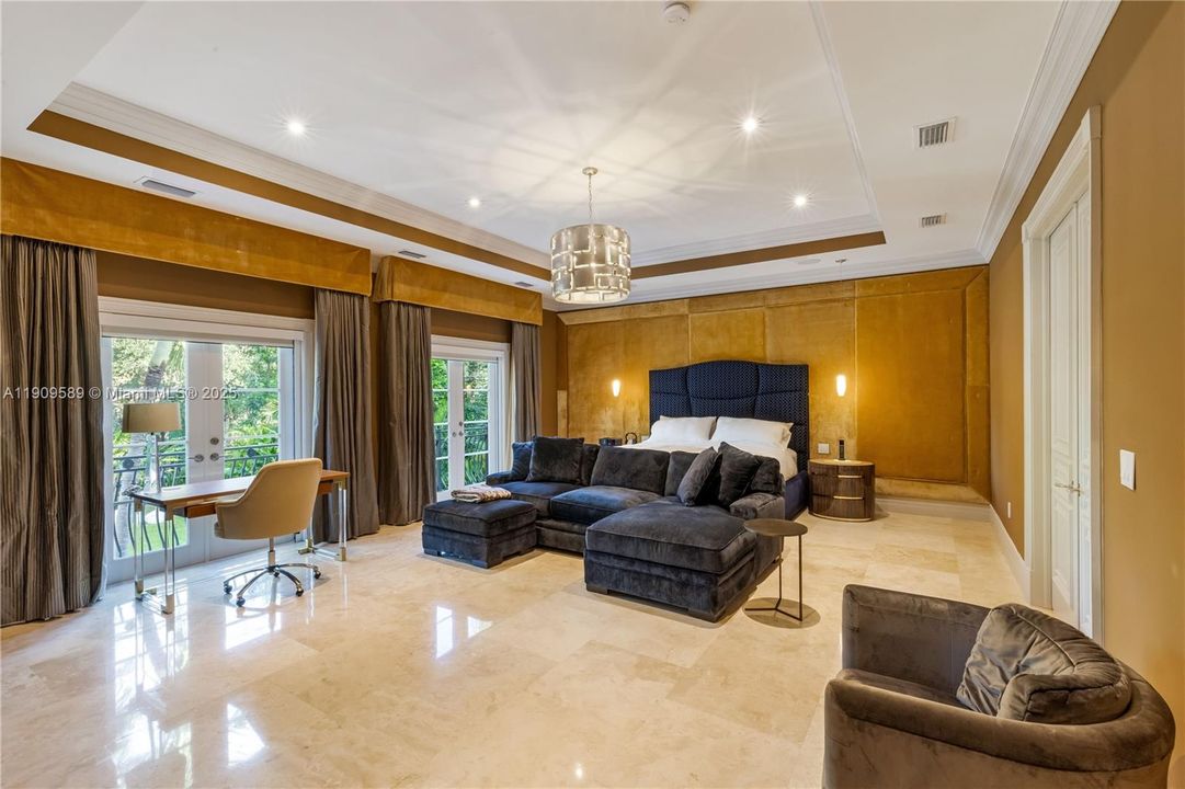 For Sale: $18,500,000 (9 beds, 8 baths, 9997 Square Feet)