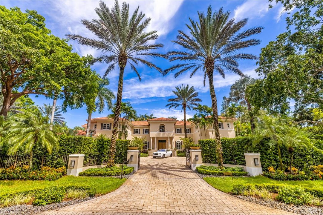 For Sale: $18,500,000 (9 beds, 8 baths, 9997 Square Feet)