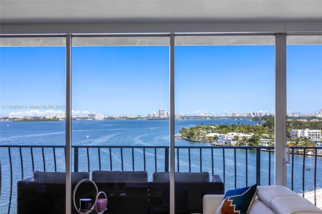 For Sale: $535,000 (2 beds, 2 baths, 1030 Square Feet)