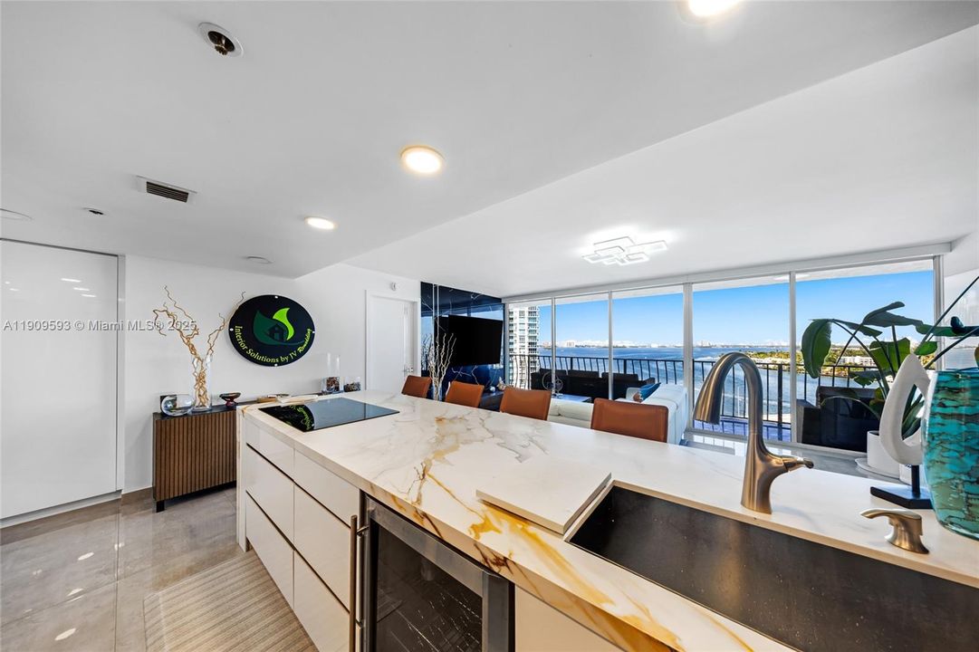 For Sale: $535,000 (2 beds, 2 baths, 1030 Square Feet)