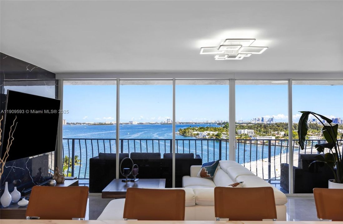 For Sale: $535,000 (2 beds, 2 baths, 1030 Square Feet)