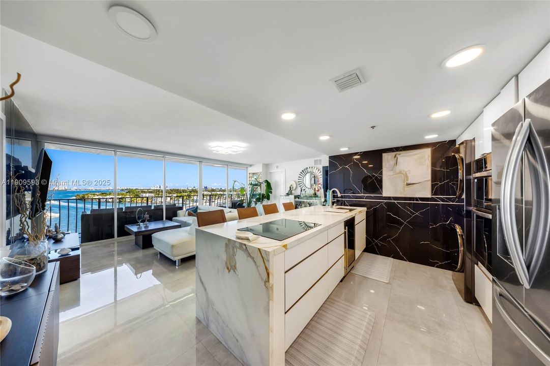 For Sale: $535,000 (2 beds, 2 baths, 1030 Square Feet)