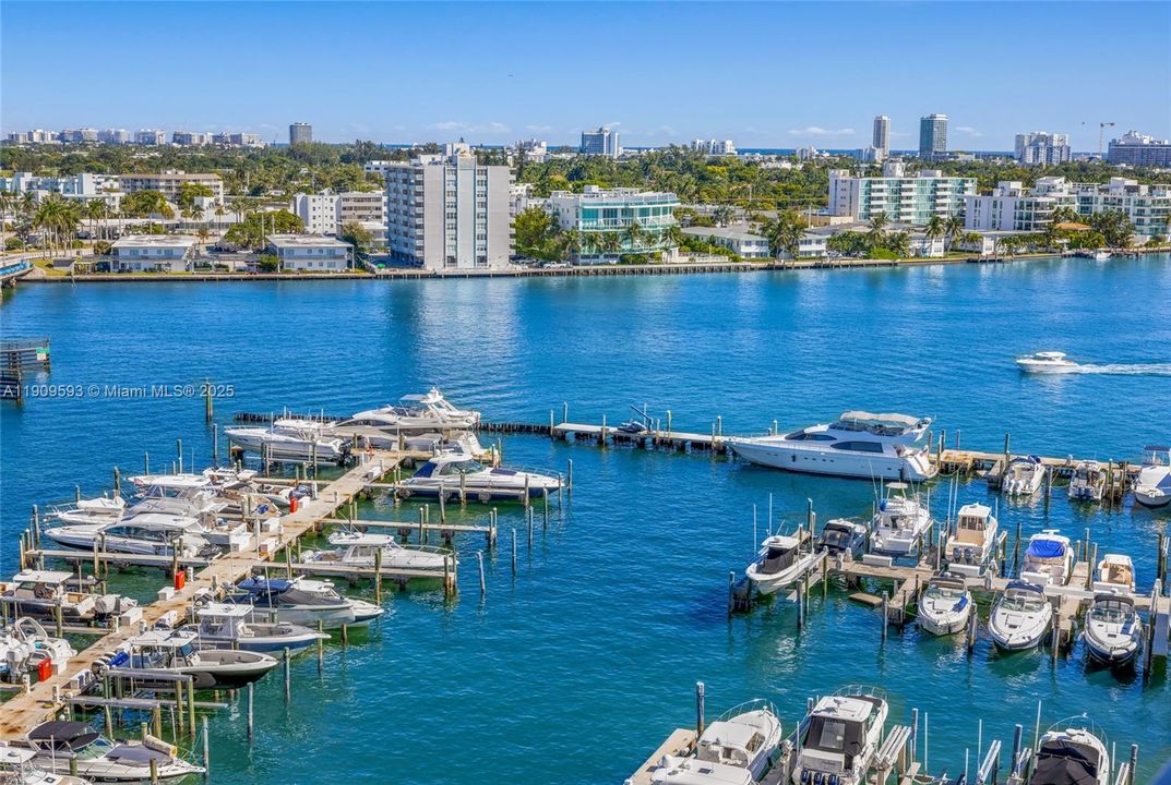 For Sale: $535,000 (2 beds, 2 baths, 1030 Square Feet)