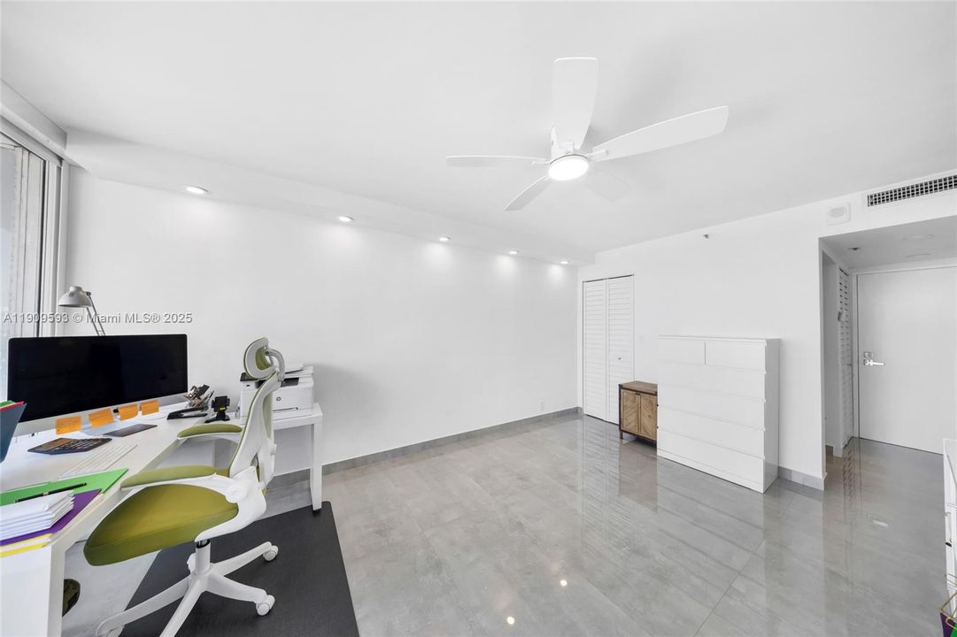 For Sale: $535,000 (2 beds, 2 baths, 1030 Square Feet)