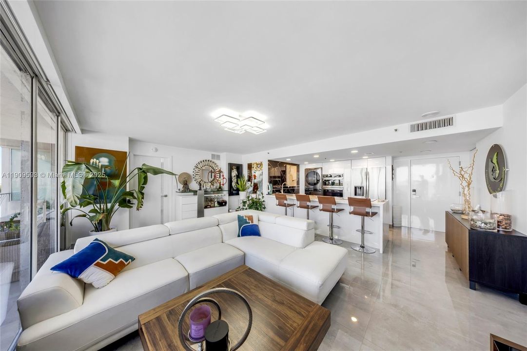 For Sale: $535,000 (2 beds, 2 baths, 1030 Square Feet)