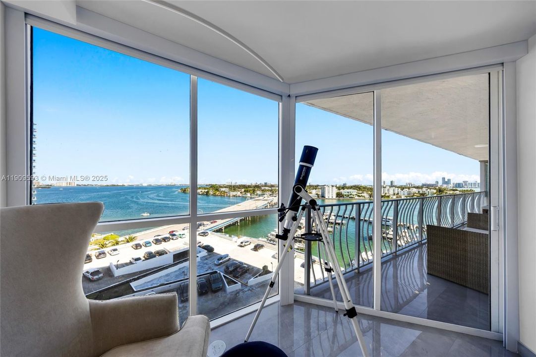 For Sale: $535,000 (2 beds, 2 baths, 1030 Square Feet)