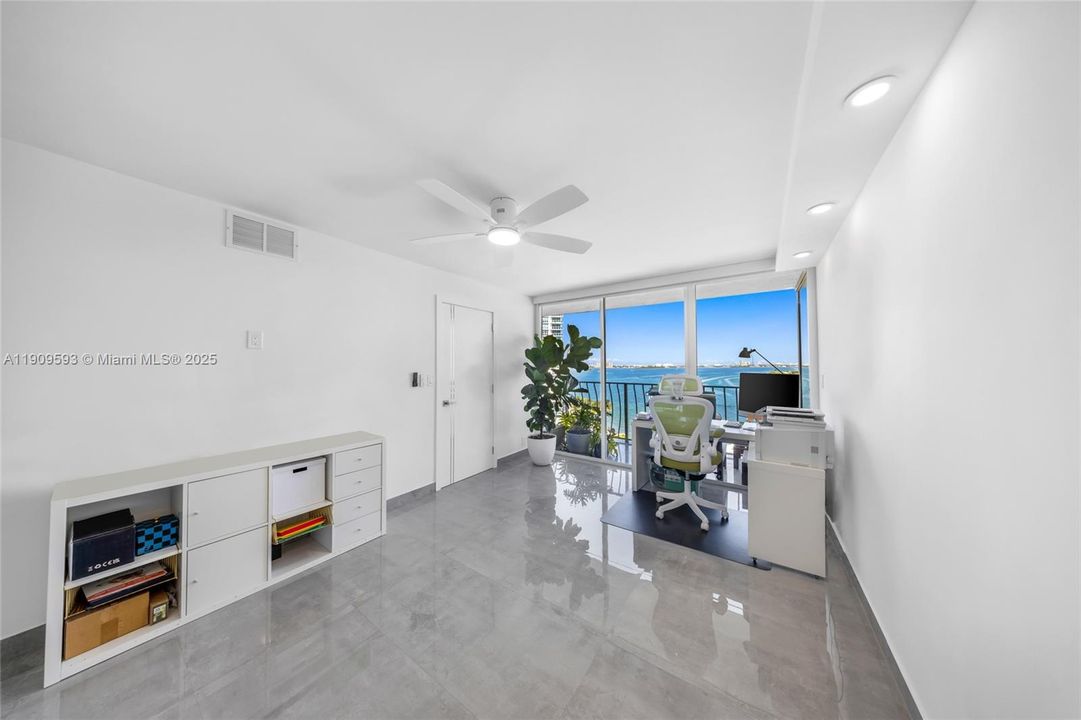 For Sale: $535,000 (2 beds, 2 baths, 1030 Square Feet)