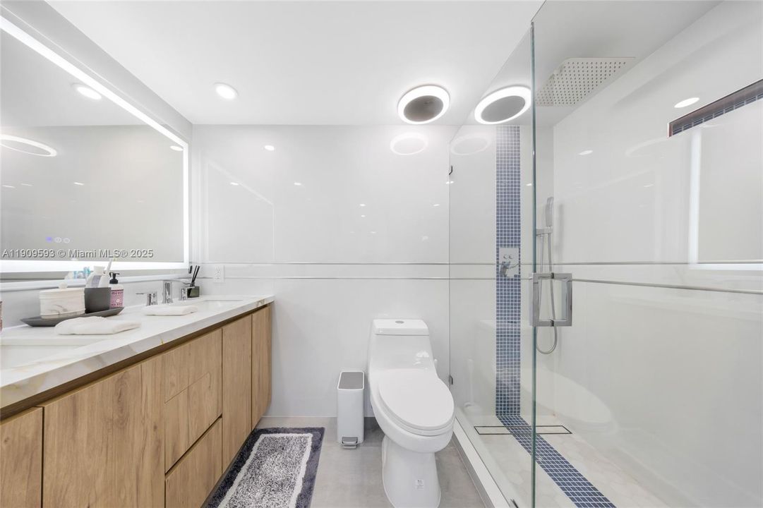 For Sale: $535,000 (2 beds, 2 baths, 1030 Square Feet)