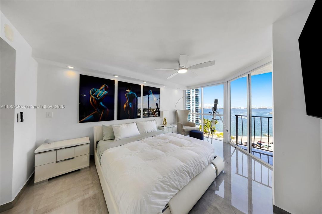 For Sale: $535,000 (2 beds, 2 baths, 1030 Square Feet)