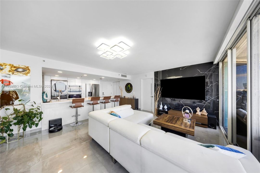 For Sale: $535,000 (2 beds, 2 baths, 1030 Square Feet)