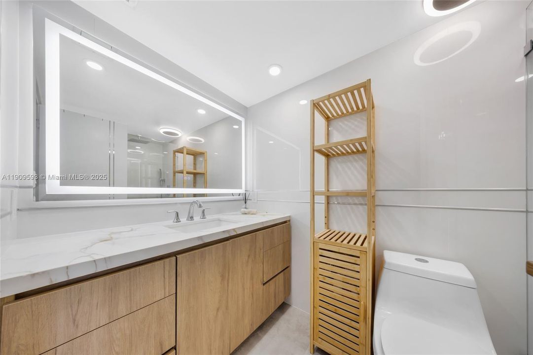 For Sale: $535,000 (2 beds, 2 baths, 1030 Square Feet)