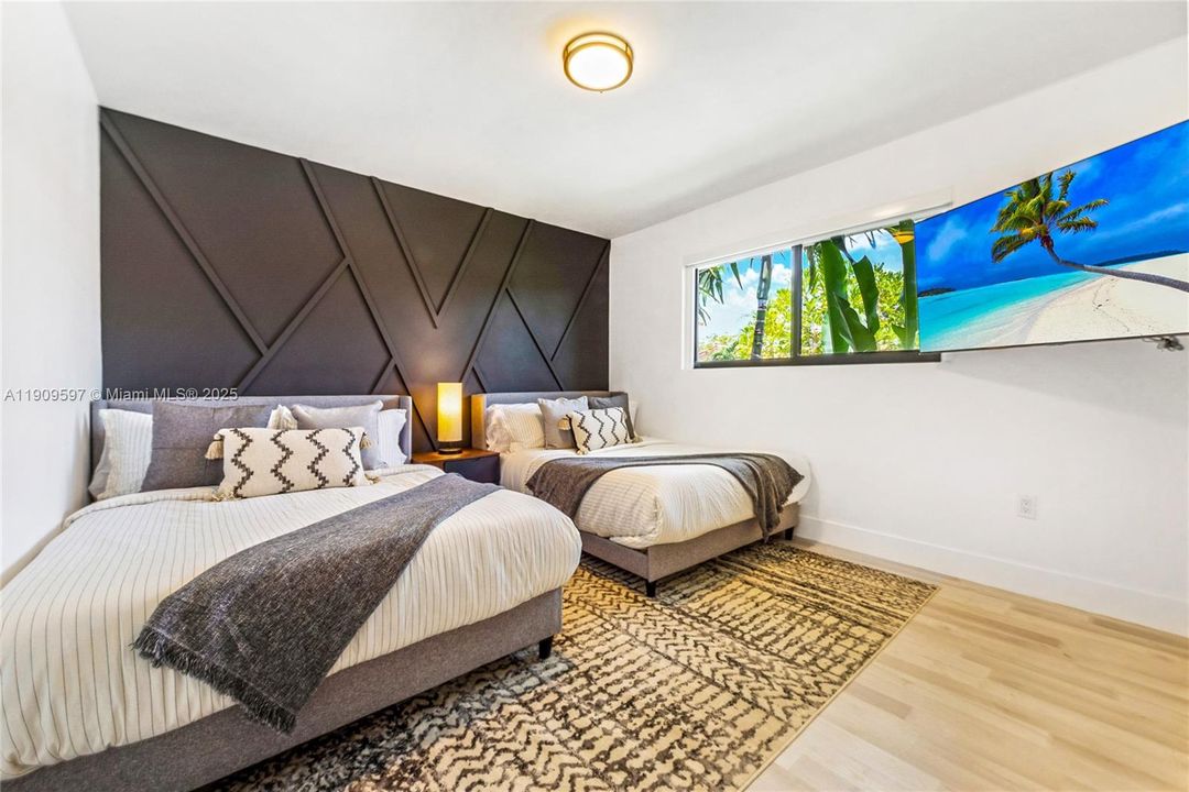 На продажу: $870,000 (4 спален, 2 ванн, 2017 Квадратных фут)