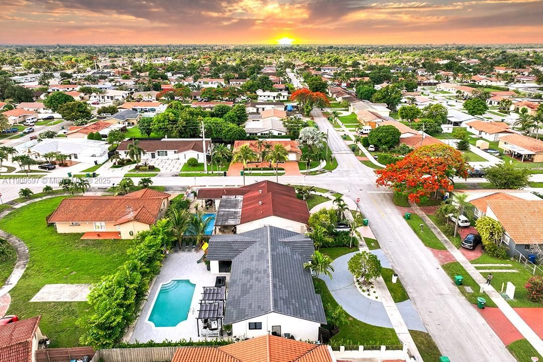 На продажу: $870,000 (4 спален, 2 ванн, 2017 Квадратных фут)