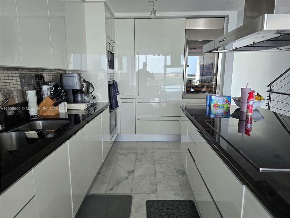 For Sale: $1,320,000 (3 beds, 4 baths, 2050 Square Feet)