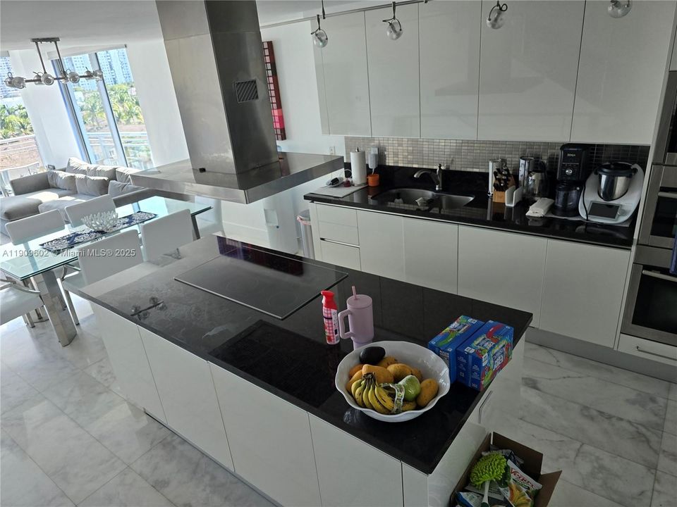 For Sale: $1,320,000 (3 beds, 4 baths, 2050 Square Feet)