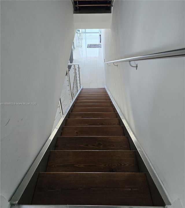 For Sale: $1,320,000 (3 beds, 4 baths, 2050 Square Feet)