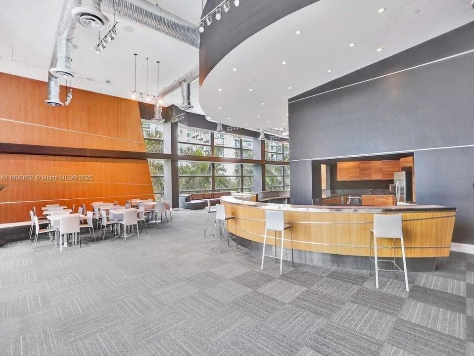 For Sale: $1,320,000 (3 beds, 4 baths, 2050 Square Feet)