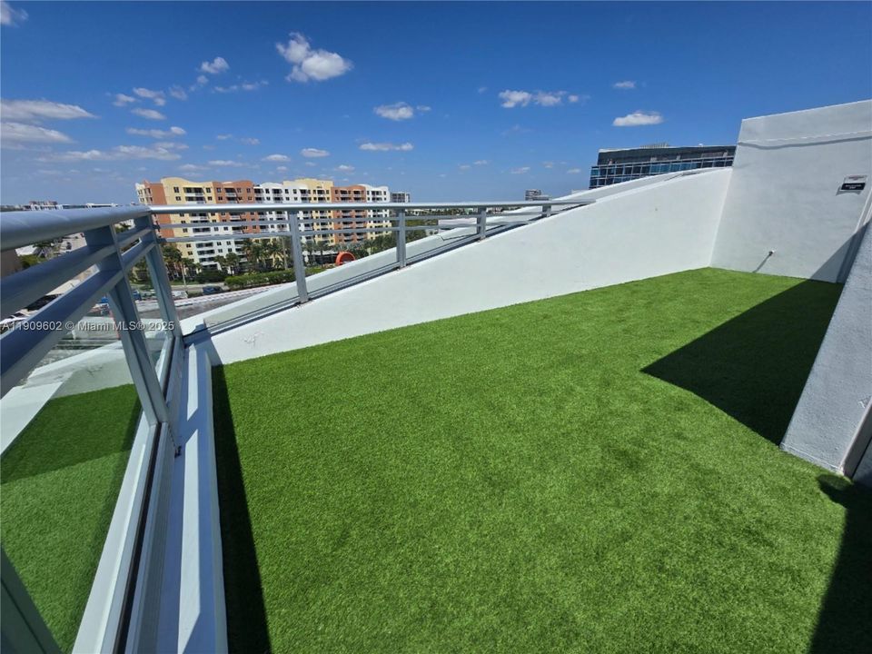 For Sale: $1,320,000 (3 beds, 4 baths, 2050 Square Feet)