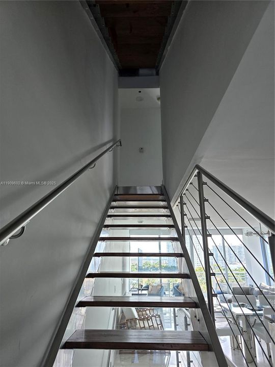 For Sale: $1,320,000 (3 beds, 4 baths, 2050 Square Feet)