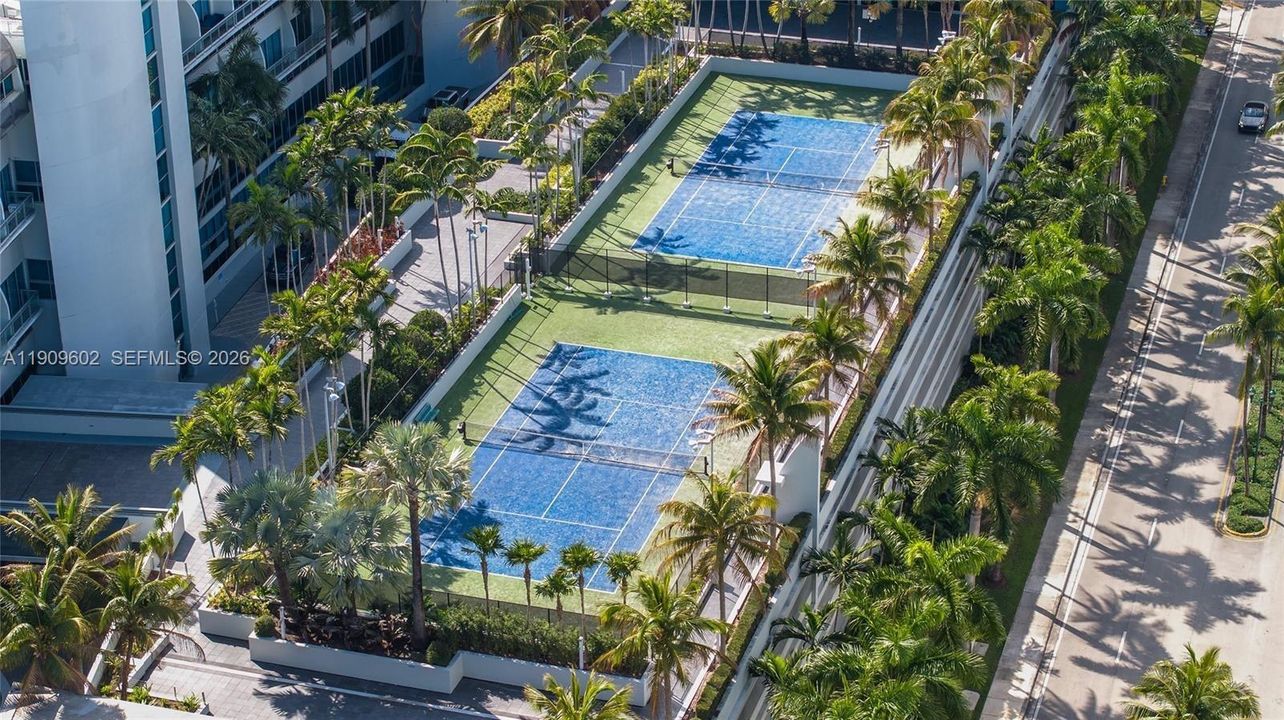 En Venta: $1,220,000 (3 camas, 4 baños, 2050 Pies cuadrados)