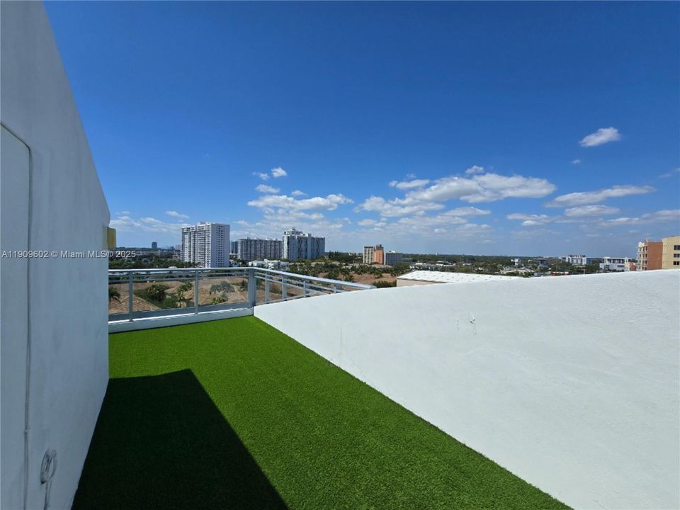 For Sale: $1,320,000 (3 beds, 4 baths, 2050 Square Feet)