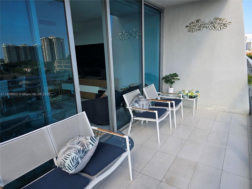 For Sale: $1,320,000 (3 beds, 4 baths, 2050 Square Feet)