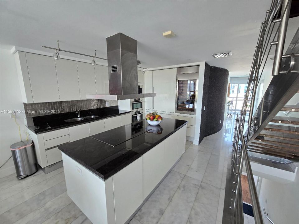 For Sale: $1,320,000 (3 beds, 4 baths, 2050 Square Feet)