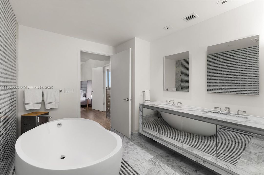 En Venta: $2,795,000 (3 camas, 4 baños, 2743 Pies cuadrados)