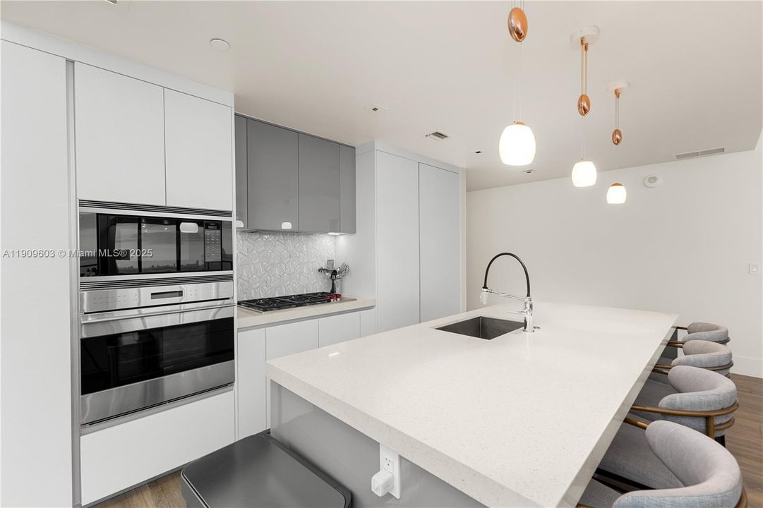 En Venta: $2,795,000 (3 camas, 4 baños, 2743 Pies cuadrados)