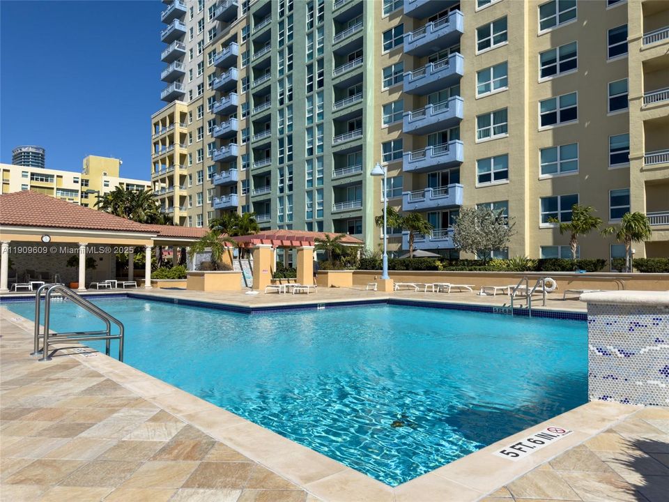 Active With Contract: $6,500 (2 beds, 2 baths, 1130 Square Feet)